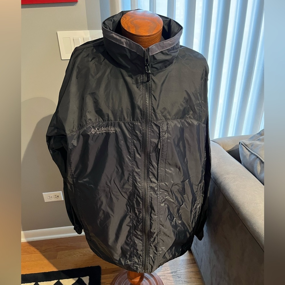 Men’s black packable Columbia windbreaker.   Hidden hood.  Size xxl.